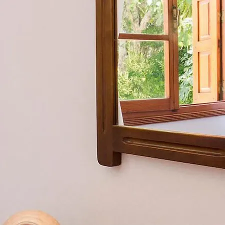 Naftilos スキアトスタウン