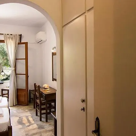 Naftilos 스키아토스 타운